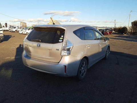 2012 Toyota Prius alpha ZVW41W[1]