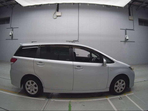 2011 Toyota Wish ZGE20G[2]