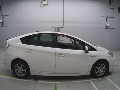 2010 Toyota Prius ZVW30[2]