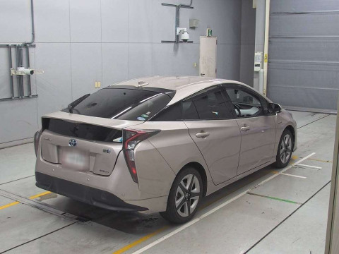 2016 Toyota Prius ZVW55[1]