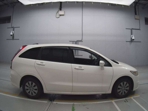 2010 Honda Stream RN6[2]