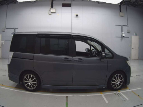 2011 Honda Step WGN RK1[2]