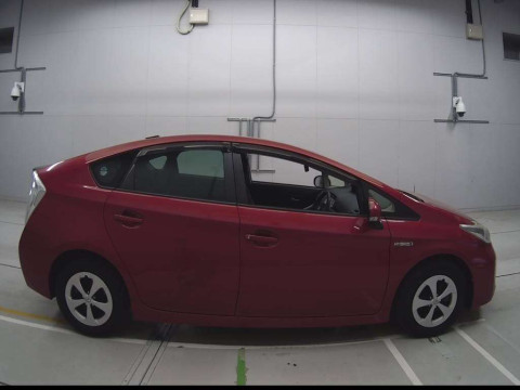 2013 Toyota Prius ZVW30[2]