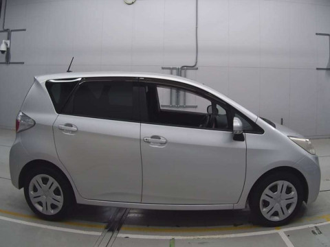 2011 Toyota Ractis NSP120[2]