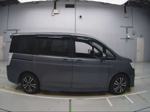 2009 Honda Step WGN Spada RK5[2]