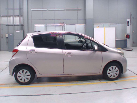 2012 Toyota Vitz NSP130[2]