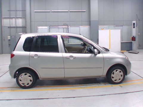 2004 Mazda Demio DY3W[2]