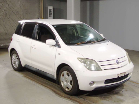 2005 Toyota IST NCP61[2]