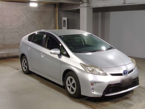 2013 Toyota Prius ZVW30[2]