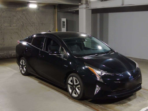 2016 Toyota Prius ZVW51[2]