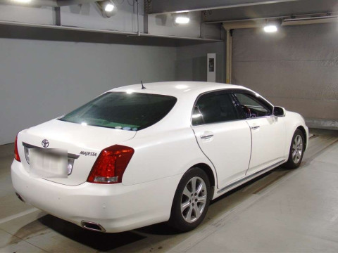 2010 Toyota Crown Majesta URS206[1]