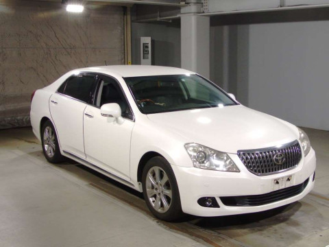 2010 Toyota Crown Majesta URS206[2]