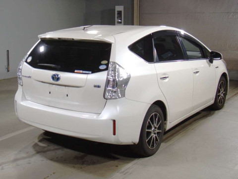 2014 Toyota Prius alpha ZVW40W[1]