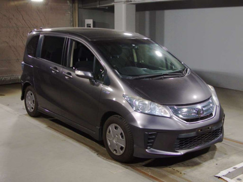 2013 Honda Freed hybrid GP3[2]