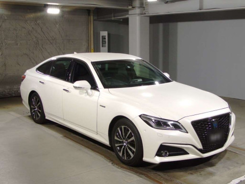 2019 Toyota Crown Hybrid AZSH20[2]