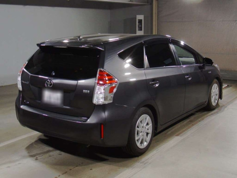 2015 Toyota Prius alpha ZVW41W[1]