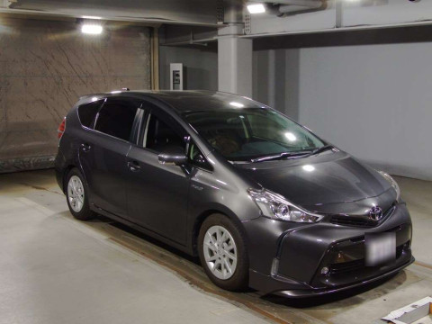 2015 Toyota Prius alpha ZVW41W[2]