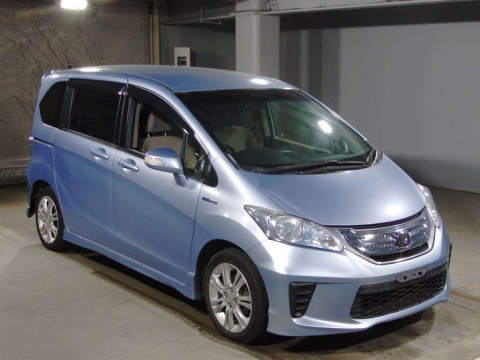 2013 Honda Freed hybrid GP3[2]