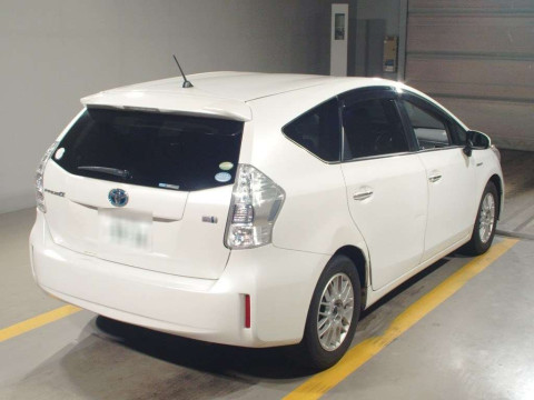 2015 Toyota Prius alpha ZVW40W[1]