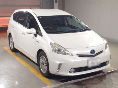 2015 Toyota Prius alpha ZVW40W[2]