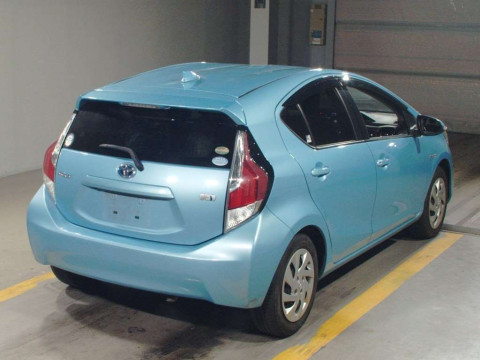 2015 Toyota Aqua NHP10[1]