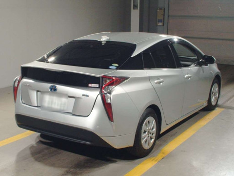 2016 Toyota Prius ZVW50[1]