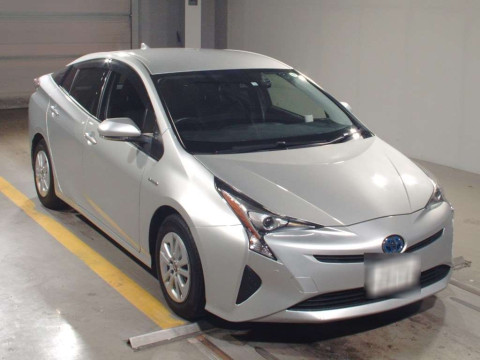 2016 Toyota Prius ZVW50[2]