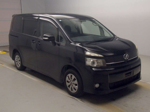 2010 Toyota Voxy ZRR70G[2]