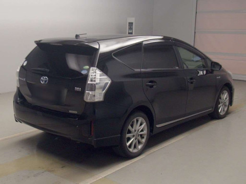 2012 Toyota Prius alpha ZVW41W[1]