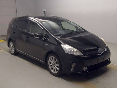 2012 Toyota Prius alpha ZVW41W[2]