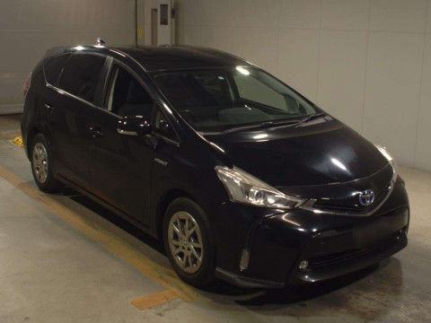 2015 Toyota Prius alpha ZVW41W[2]