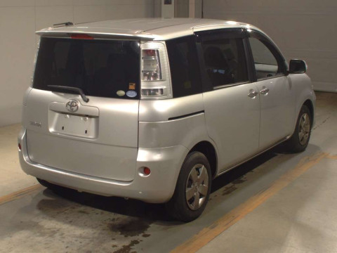 2011 Toyota Sienta NCP81G[1]