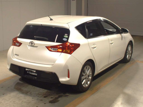 2013 Toyota Auris NZE181H[1]