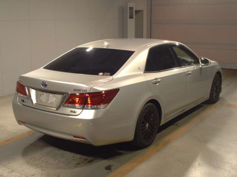 2014 Toyota Crown Majesta GWS214[1]