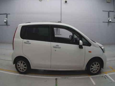 2013 Daihatsu Move LA100S[2]