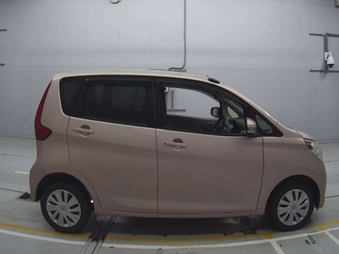 2013 Nissan DAYZ B21W[2]