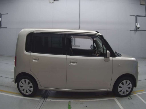 2010 Daihatsu Move Conte L575S[2]