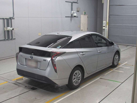 2016 Toyota Prius ZVW51[1]