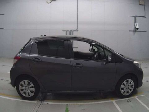 2013 Toyota Vitz NSP130[2]