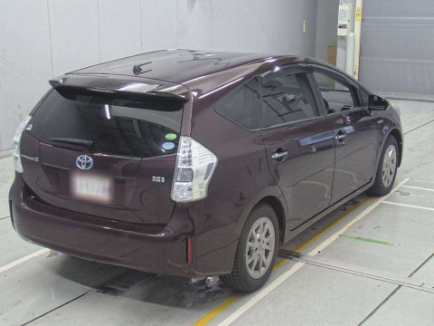 2014 Toyota Prius alpha ZVW41W[1]