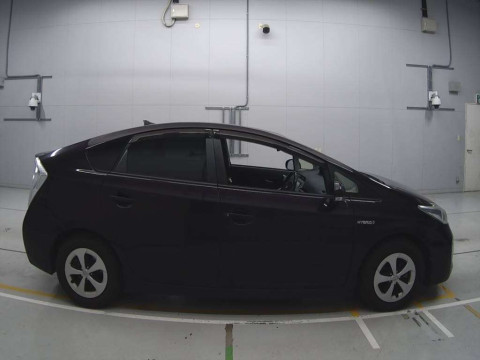 2015 Toyota Prius ZVW30[2]