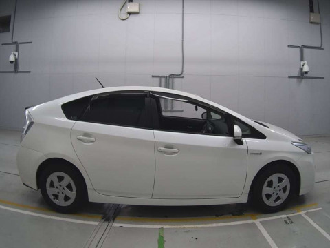 2010 Toyota Prius ZVW30[2]