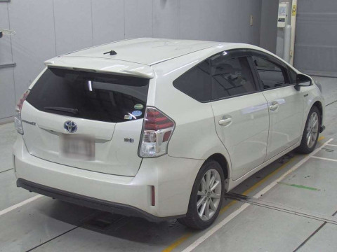 2015 Toyota Prius alpha ZVW41W[1]