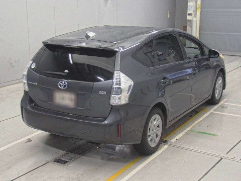 2012 Toyota Prius alpha ZVW40W[1]