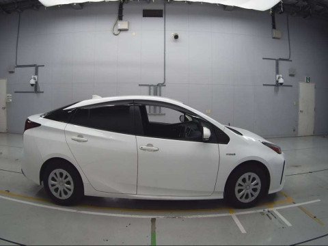 2019 Toyota Prius ZVW51[2]