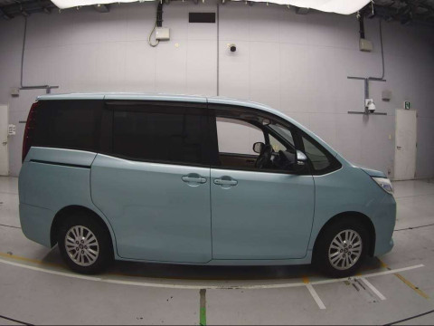 2014 Toyota Noah ZRR80G[2]