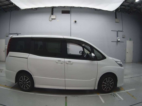 2014 Toyota Noah ZRR80W[2]