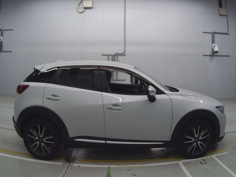 2015 Mazda CX-3 DK5FW[2]