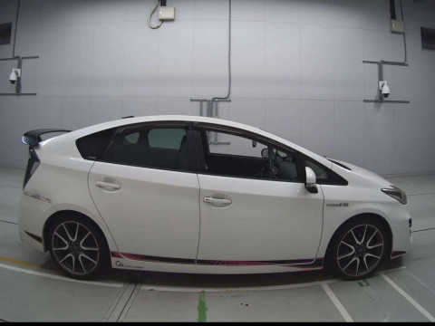 2012 Toyota Prius ZVW30[2]