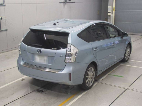 2012 Toyota Prius alpha ZVW41W[1]